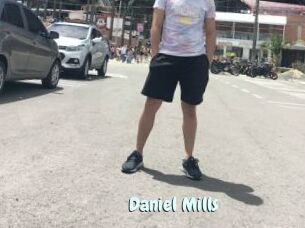 Daniel_Mills