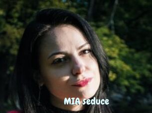 MIA_seduce
