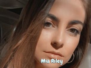 Mia_Riley