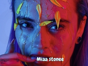 Miaa_stonee