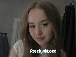 Roselynkissed